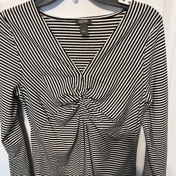 Kenneth Cole Reaction-Med black & white pin striped long sleeve comfortable top - Picture 1 of 9